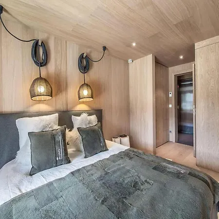 Stylish Chalet With Wellness Courchevel