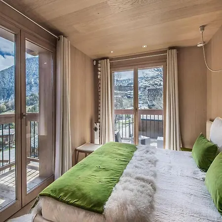 Stylish Chalet With Wellness *
