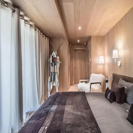 Stylish Chalet With Wellness Courchevel